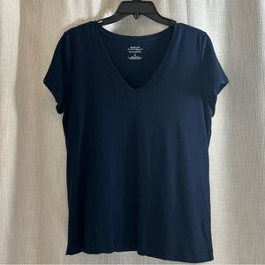 Banana Republic Navy Timeless V-neck Tee - Size Medium